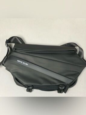 MATE ELAN waterproof sling bag.
